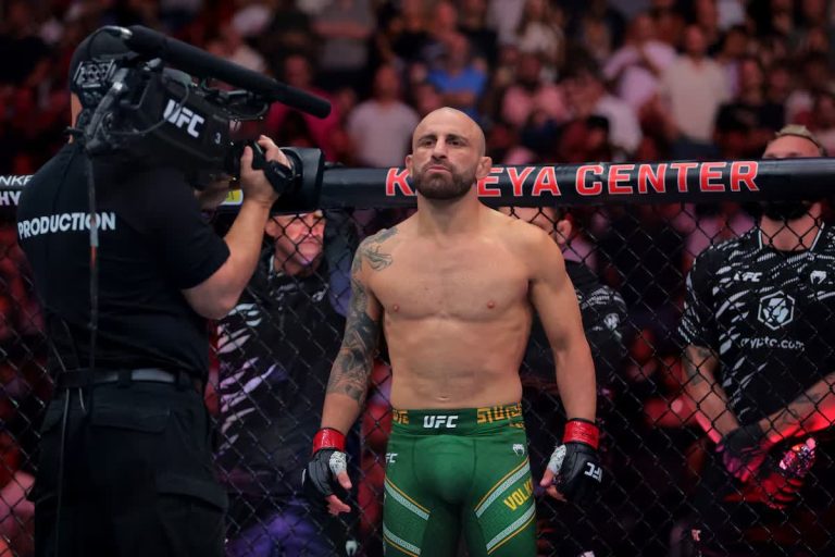 Volkanovski hạ võ sĩ bất bại, lập kỷ lục lịch sử UFC