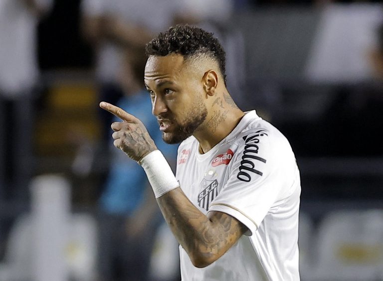 Neymar nhận thẻ đỏ vì ‘luật Vinicius’ gây tranh cãi